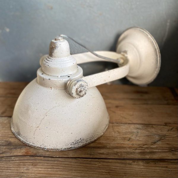 מנורת קיר תעשייתית - לבן