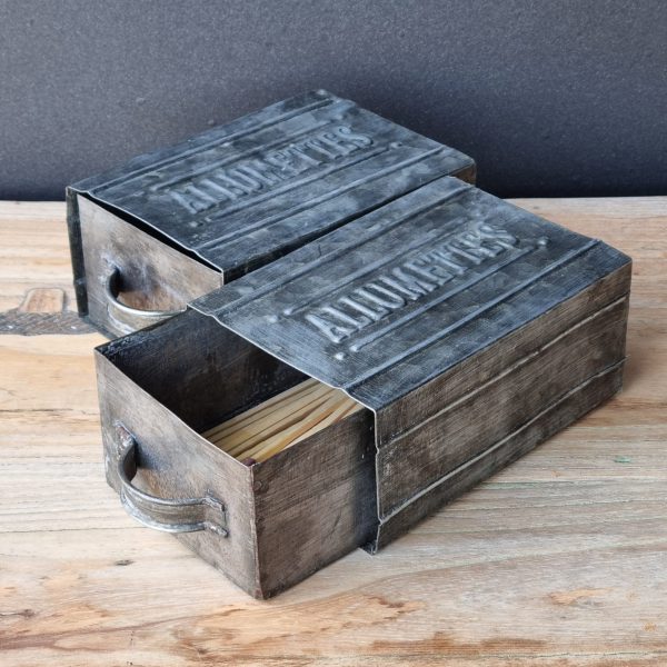 קופסת פח עם מגירה