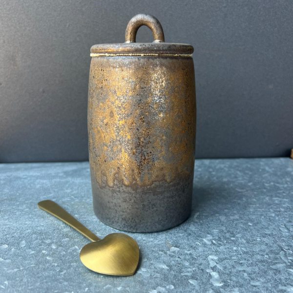 צנצנת קרמיקה במראה עתיק