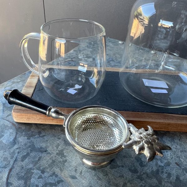 מסננת וקערית לחליטת תה מפנקת